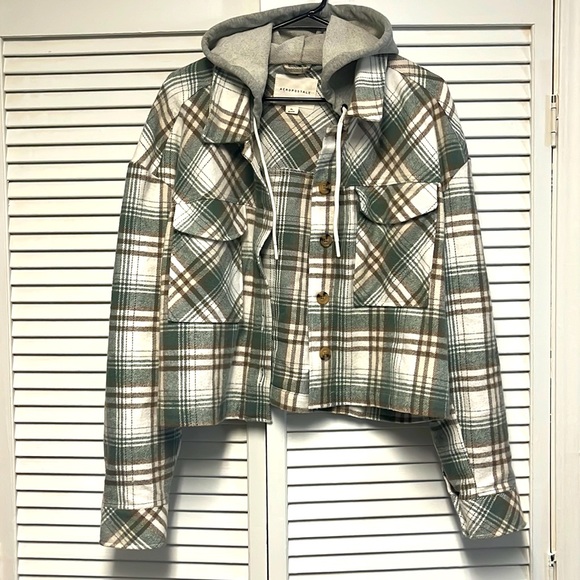 Aeropostale cropped flannel - Picture 1 of 3